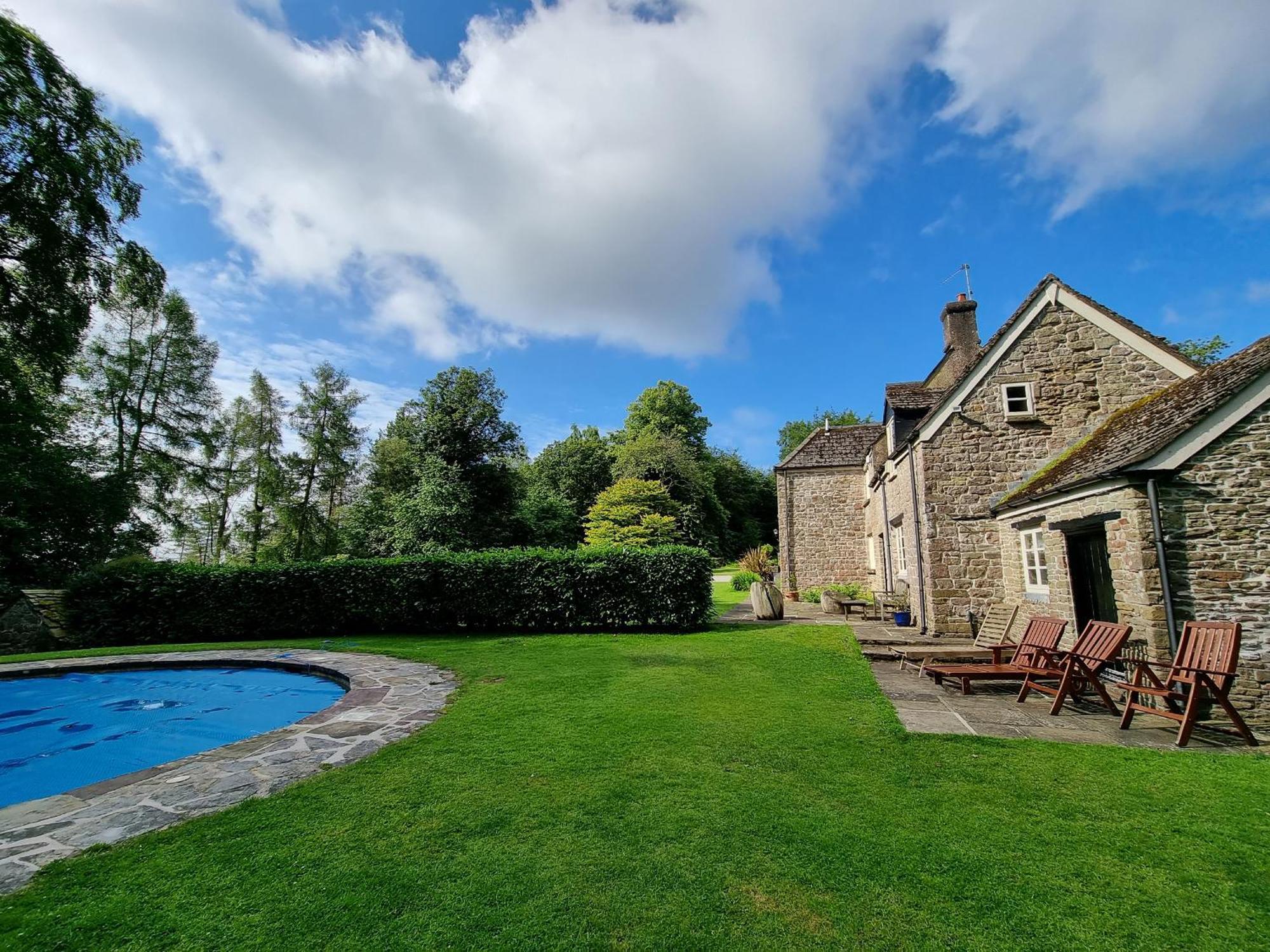 Danby Lodge Lydney Exterior photo