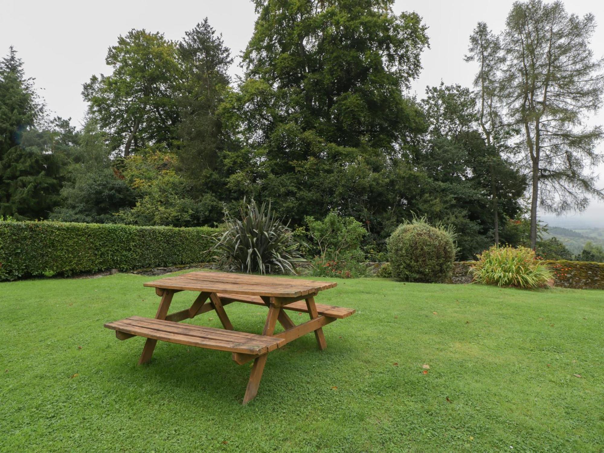 Danby Lodge Lydney Exterior photo