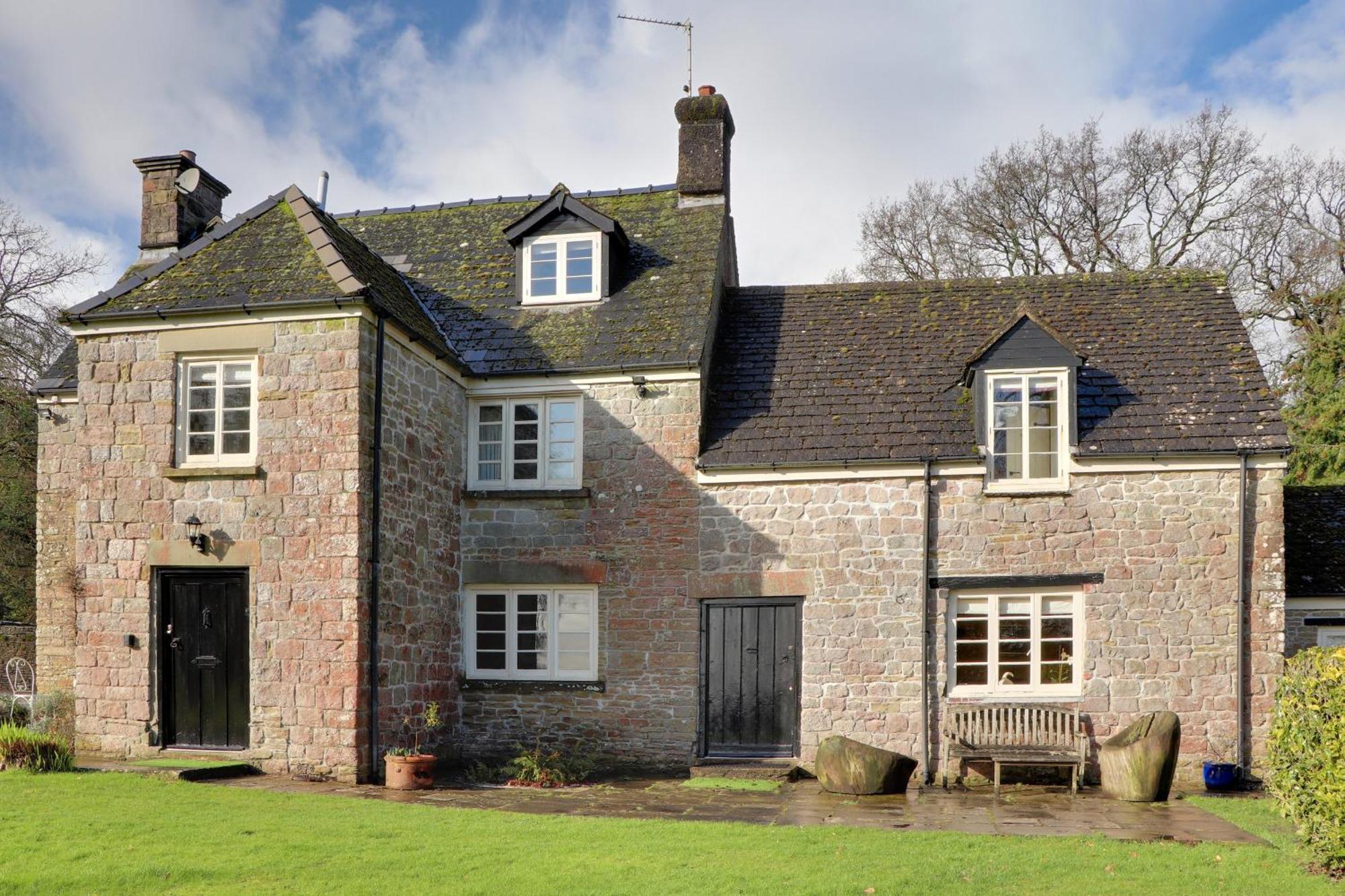 Danby Lodge Lydney Exterior photo