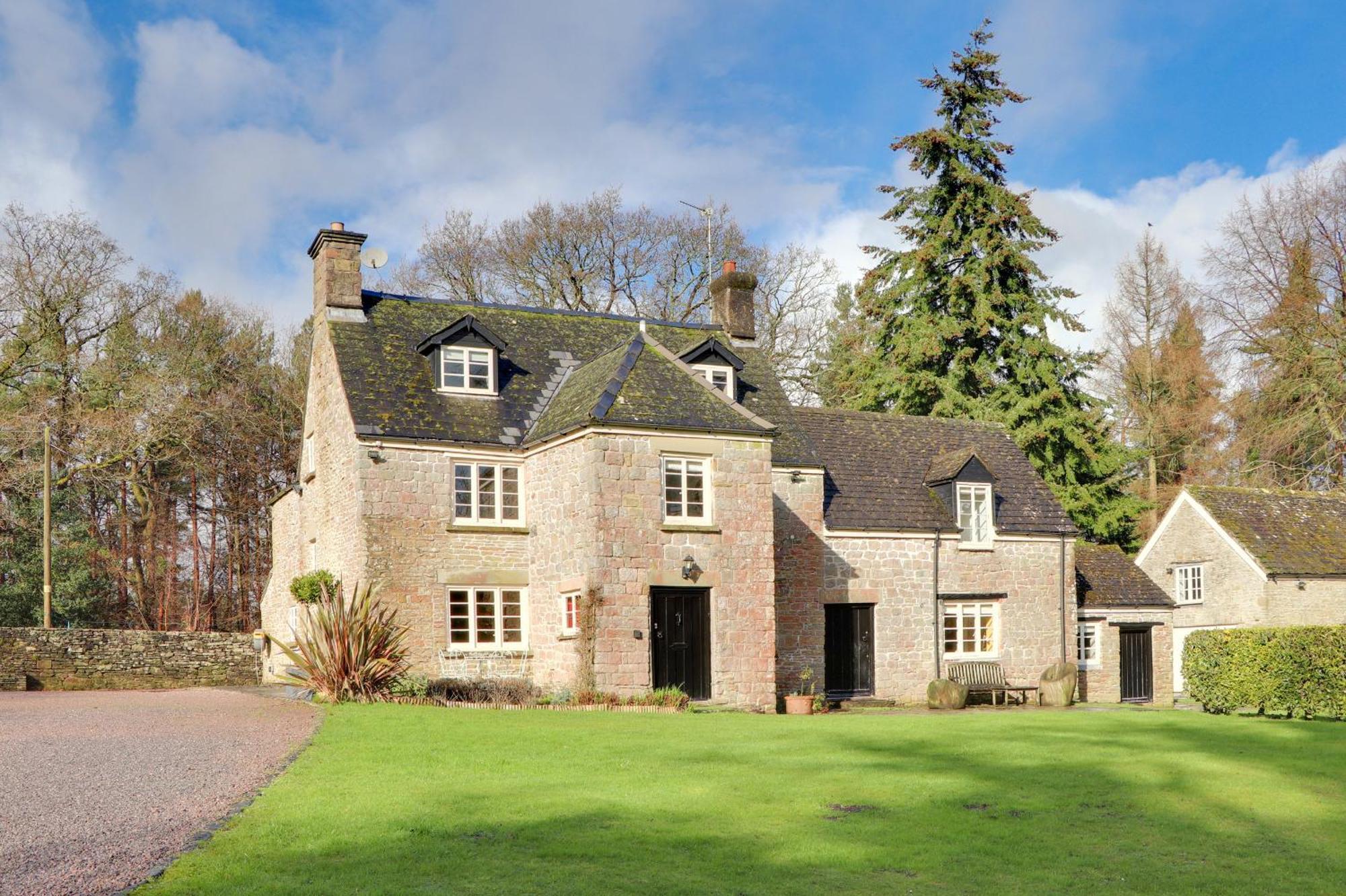 Danby Lodge Lydney Exterior photo